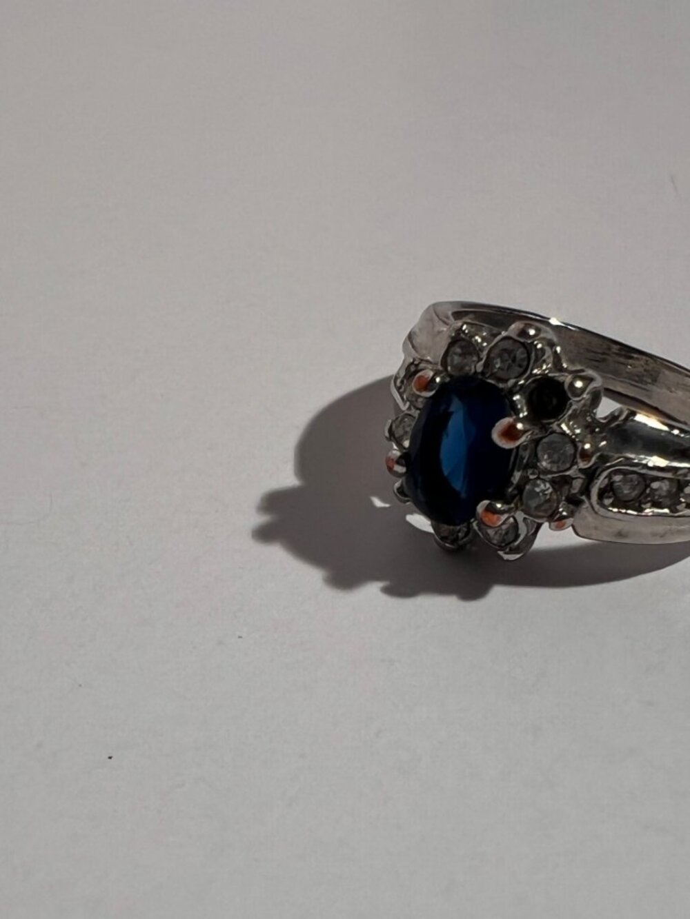 Vintage Style Faux Sapphire & Rhinestone Halo Statement Ring - Size 6.5 - Picture 6 of 9